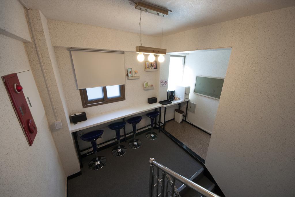 K-Guesthouse Sinchon 2 Seoul Bagian luar foto