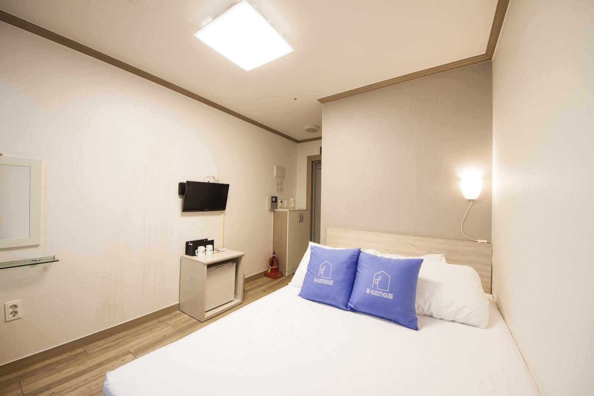 K-Guesthouse Sinchon 2 Seoul Bagian luar foto