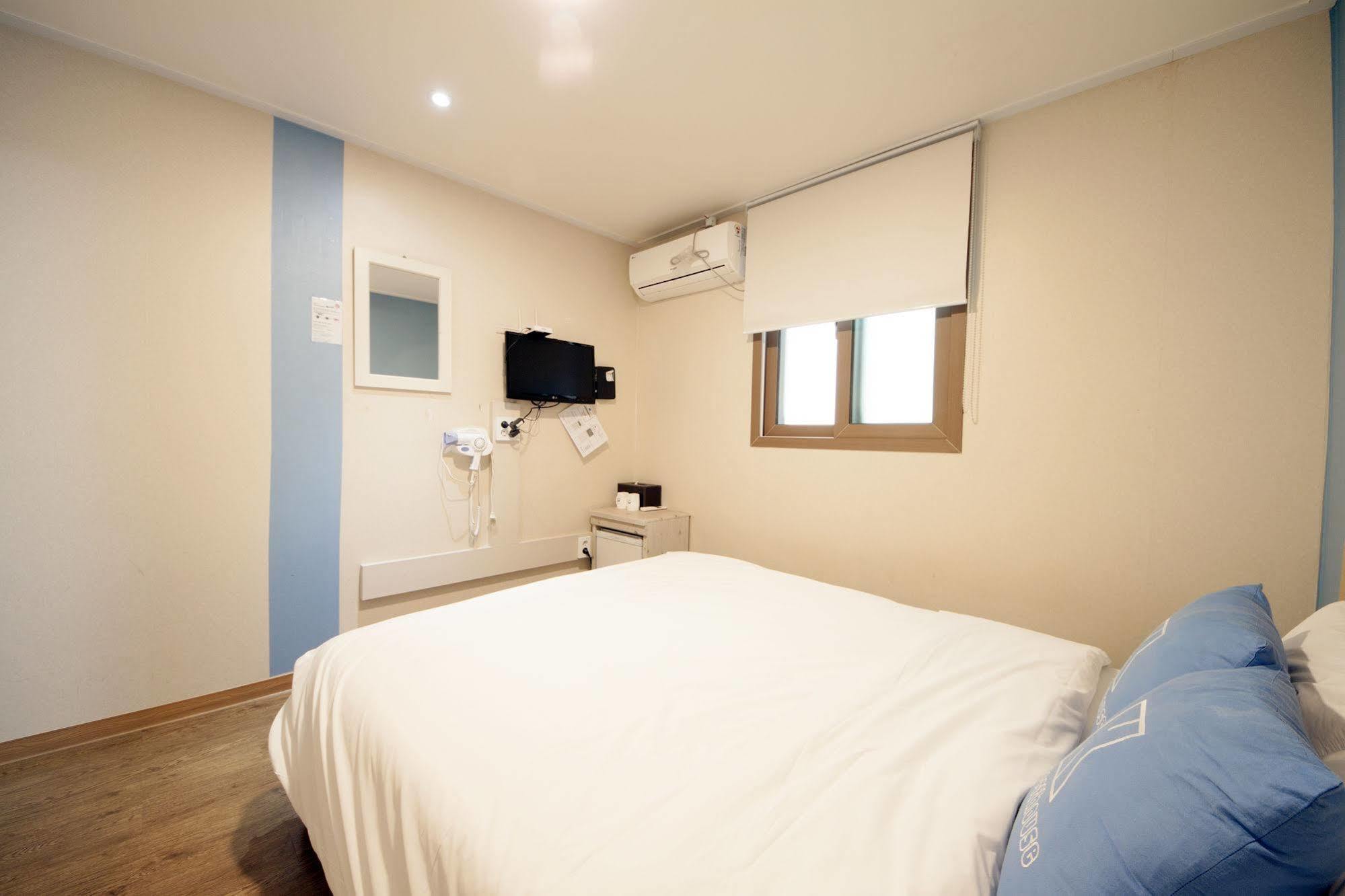 K-Guesthouse Sinchon 2 Seoul Bagian luar foto